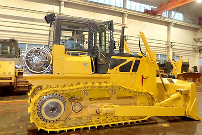 世界上第一台燃气型履带式推土机——SD20-5（LNG）在研究总院新产品试制中心下线。SD20-5（LNG）履带式推土机是公司顺应行业发展趋势开发的一款节能、环保产品，整机采用天然气专用发动机，燃烧后无积炭，满足stageIIIA排放，寿命更长，维修频率更低。